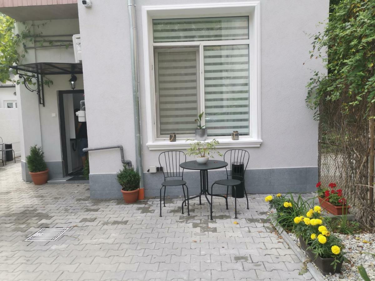 Maison 33 Бухарест Экстерьер фото