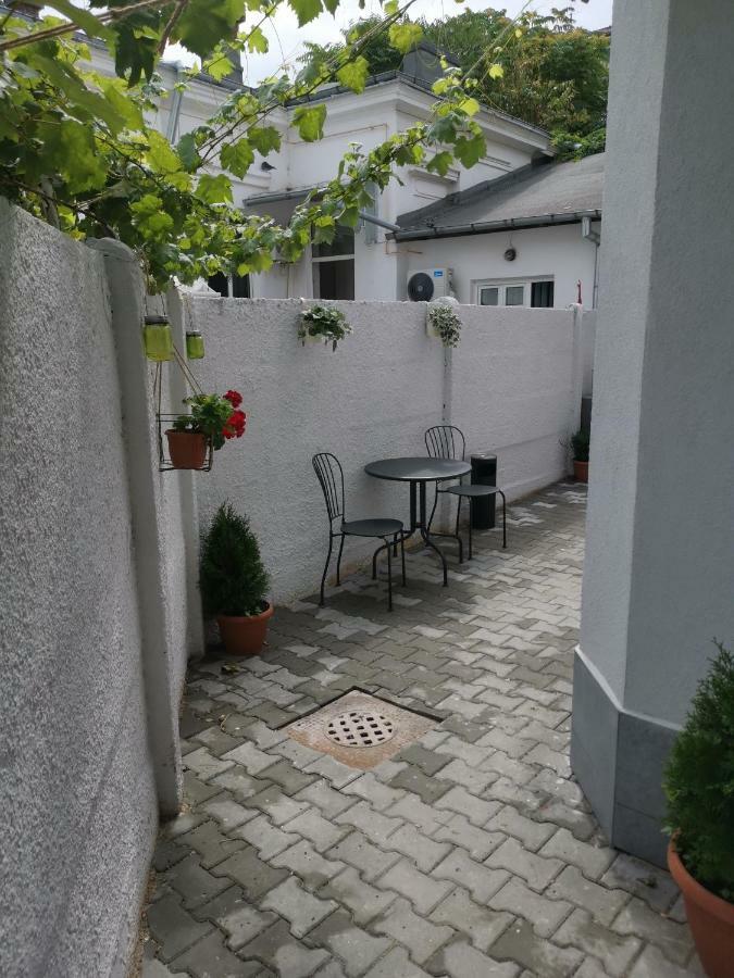 Maison 33 Бухарест Экстерьер фото